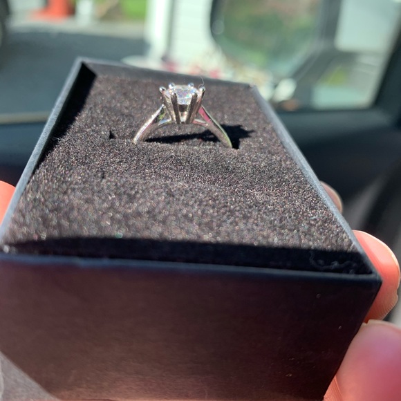 CZ and sterling silver ring - Picture 2 of 3